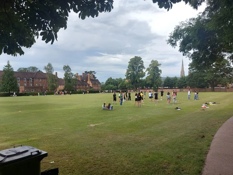 Campos de juego al aire libre en un college inglés
