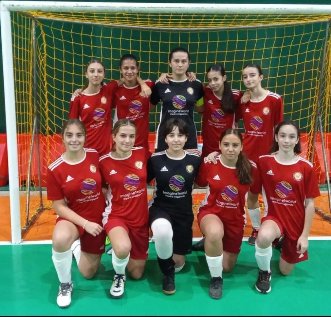 Squadra femminile di calcio con le divise Imagine1world
