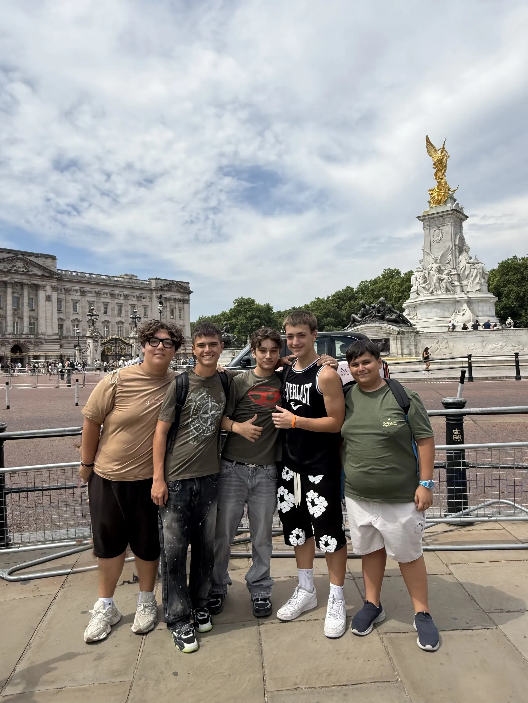 Group photo at the Victoria Memorial